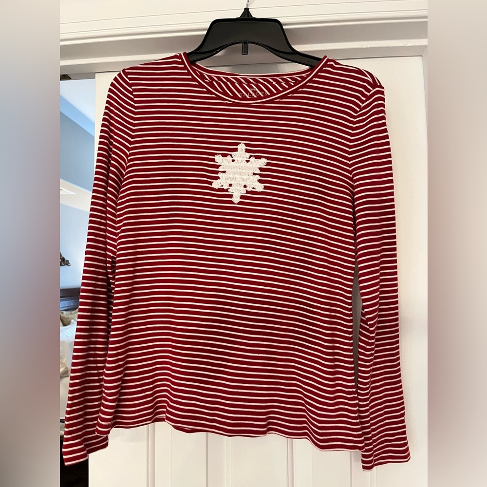 EUC Talbots petite Red and White Striped Sequin Snowflake knit Long Sleeve Top